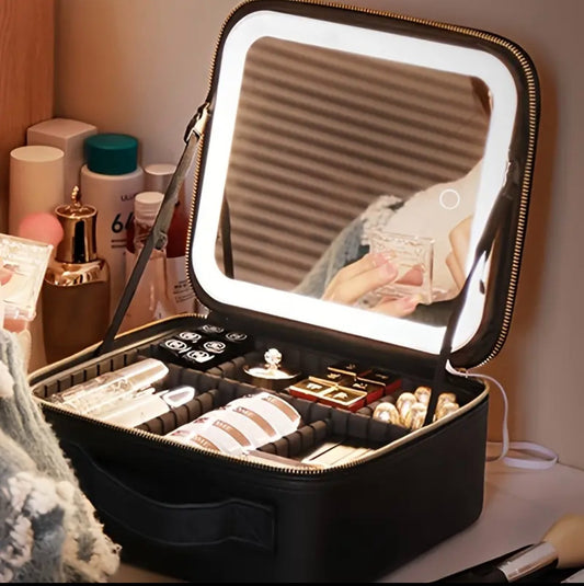 MAKEUP BAG WITH LED-LIGHTS AND MIRROR